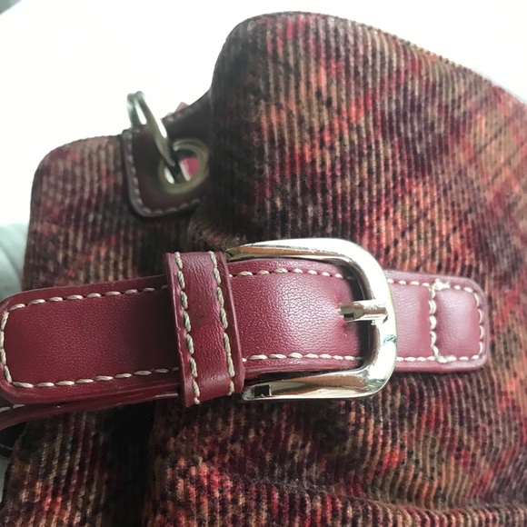 Tommy Hilfiger Handbag *EUC *Trending for FALL🍁 - Picture 2 of 14